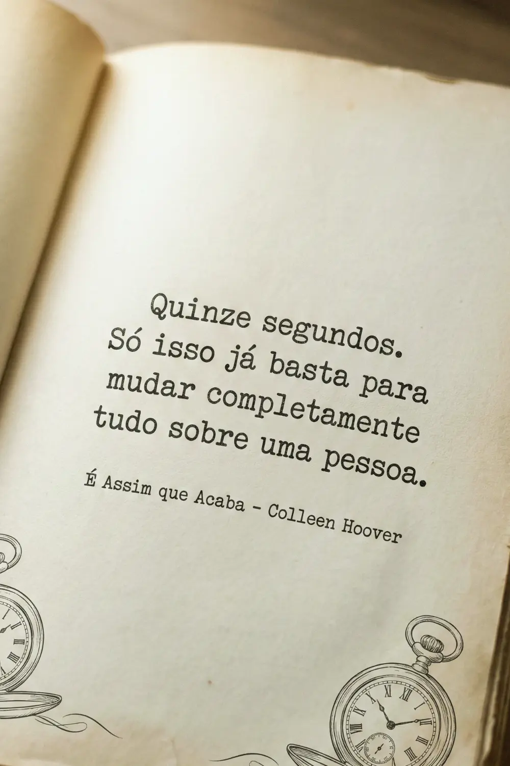 Frase do livro É Assim que Acaba de Colleen Hoover: Quinze segundos. Só isso já basta para mudar completamente tudo sobre uma pessoa.
